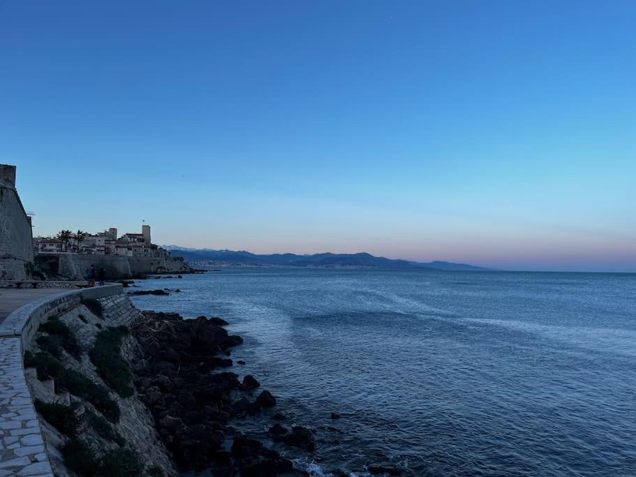 Newly Renovated Charming Downtown Apartment Antibes Exterior foto